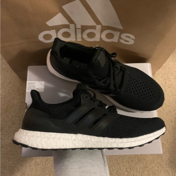 adidas UltraBOOST 5.0 DNA Core Black - Picture 9 of 10